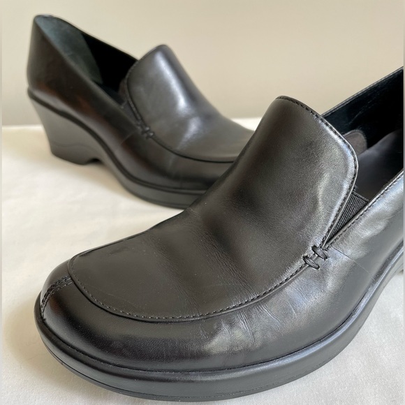Like New Clarks Wedge Slip On Loafers - Picture 3 of 7